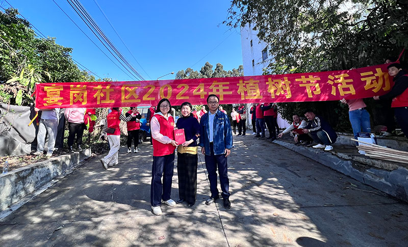 颁发捐赠证书 颁发捐赠证书