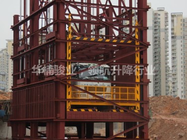 室外直顶式升降机