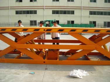 货柜车专用升降机