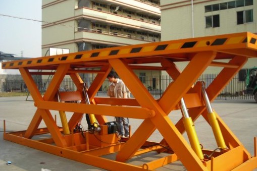 【荐】供应广东液压升降机，选择华楠骏业,获特升降机专利产品!