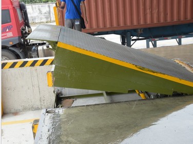 固定台面伸缩式升降登车桥 集装箱卸货平台 物流装卸设备