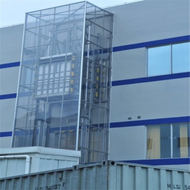 房地产公司安装直顶式升降平台