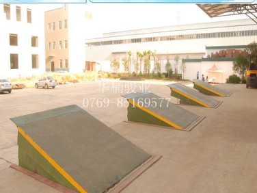 广东固定登车桥 厂家直销 标准登车桥 高度调节板 非标定制