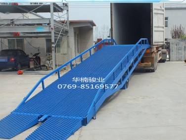 移动登车桥 深圳登车桥 大载重移动登车桥 东莞登车桥 厂家直销