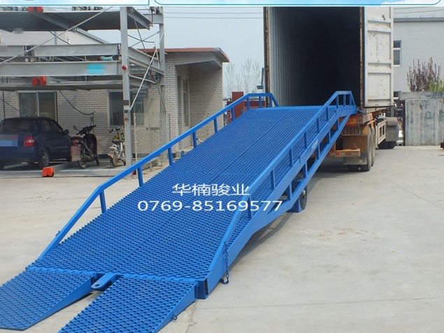 移动登车桥 深圳登车桥 大载重移动登车桥 东莞登车桥 厂家直销
