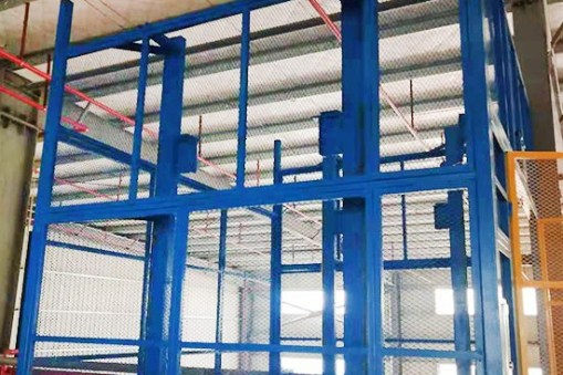 直顶式升降平台在惠州市科启塑胶公司安装完成