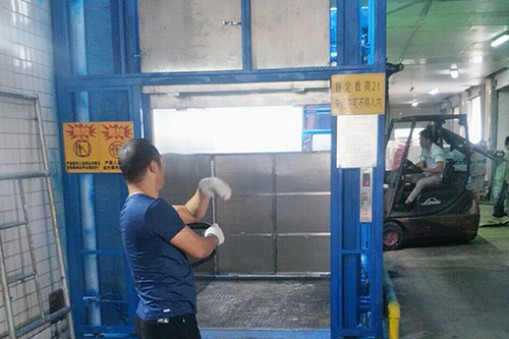 海南翔泰渔业股份有限公司定制升降机安装完毕