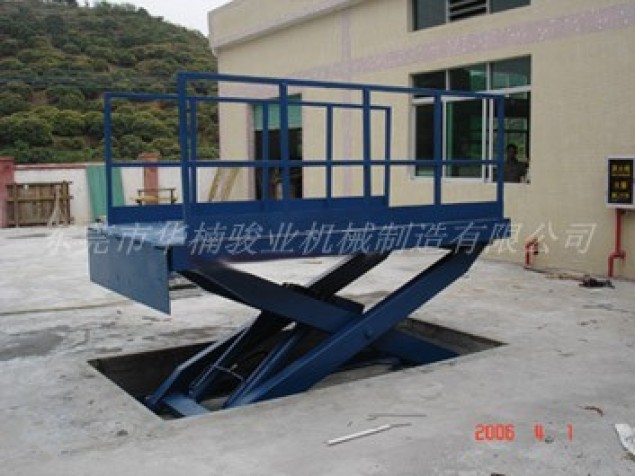 标准货柜车升降平台