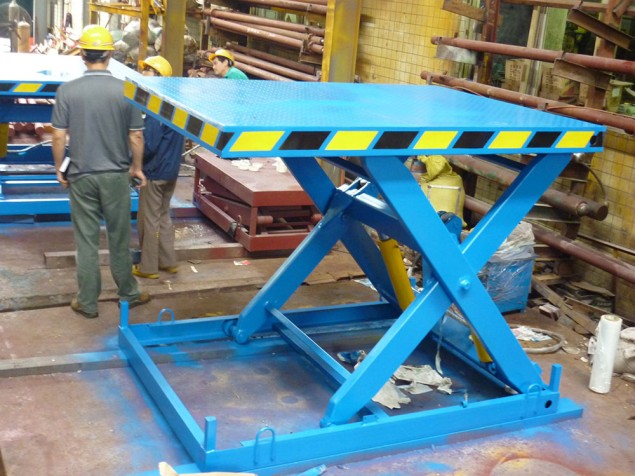 标准货柜车升降平台