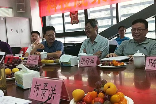 2017年华楠骏业参加“内爬塔吊不倒梁技术研究与应用”科技成果签定会