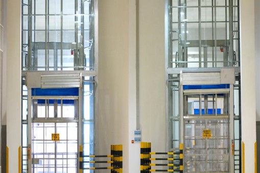 液压升降机使用注意低温运行问题