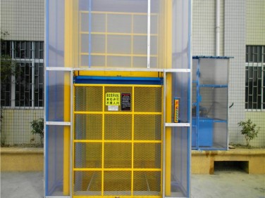 室外直顶式升降机