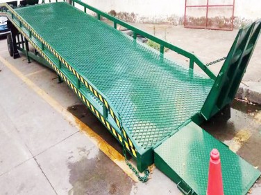 移动高度调节板（登车桥）