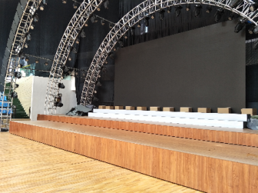 演出升降舞台
