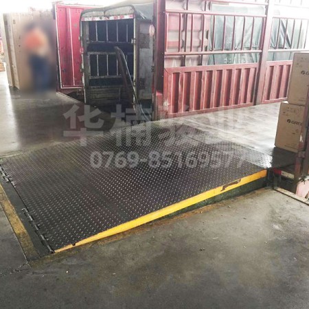 固定登车桥案例-华楠骏业