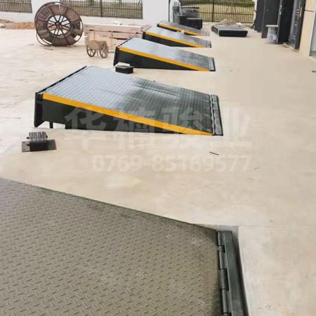 固定液压登车桥案例-华楠骏业