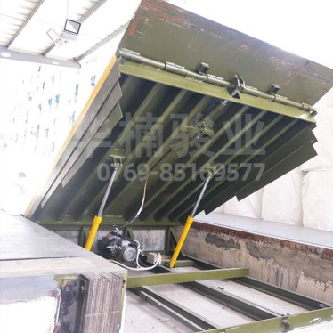 物流固定登车桥案例-华楠骏业