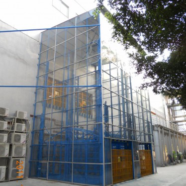 汽车直顶式升降机案例-华楠骏业