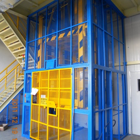 五金电子专用升降机案例